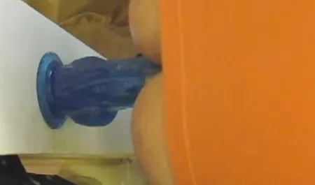 금 팔목과 사무실에서 통통한 벗이 여자