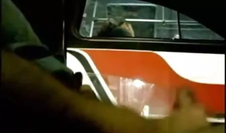 큰 엉덩이 Lada 굴을 벗고 항문