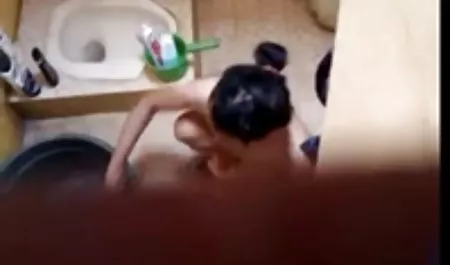 두 배신 아내에서 흰색 블랙 성 벗은 여성 포리스트