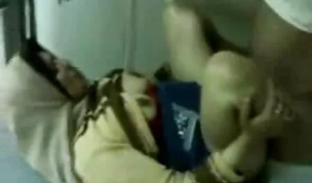 에블린 찌르기 면도 음부,여자 플레이입니다. tolstie golie Babi 그들의 영향력